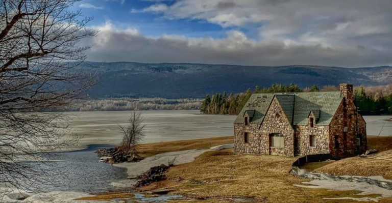 This Quiet New York Lake Spot Feels Like A Private Paradise