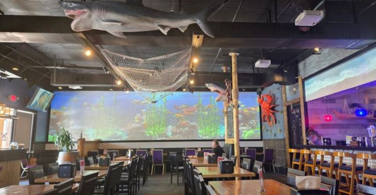 This Quirky Arizona Restaurant Serves A Shrimp Basket That Seafood Lovers Can’t Stop Talking About