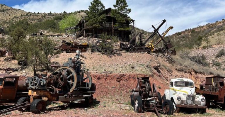 This Quirky Arizona Town Is A Hidden Gem Full Of Railroad History And Retro Charm