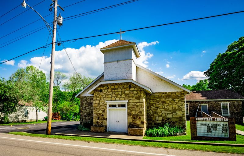 Ozark Foothills Hideaway With Riverfront Serenity