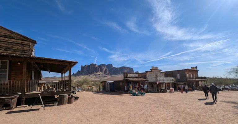 This Remote Apache Junction, Arizona Restaurant Is Totally Worth The Long Drive This Spring
