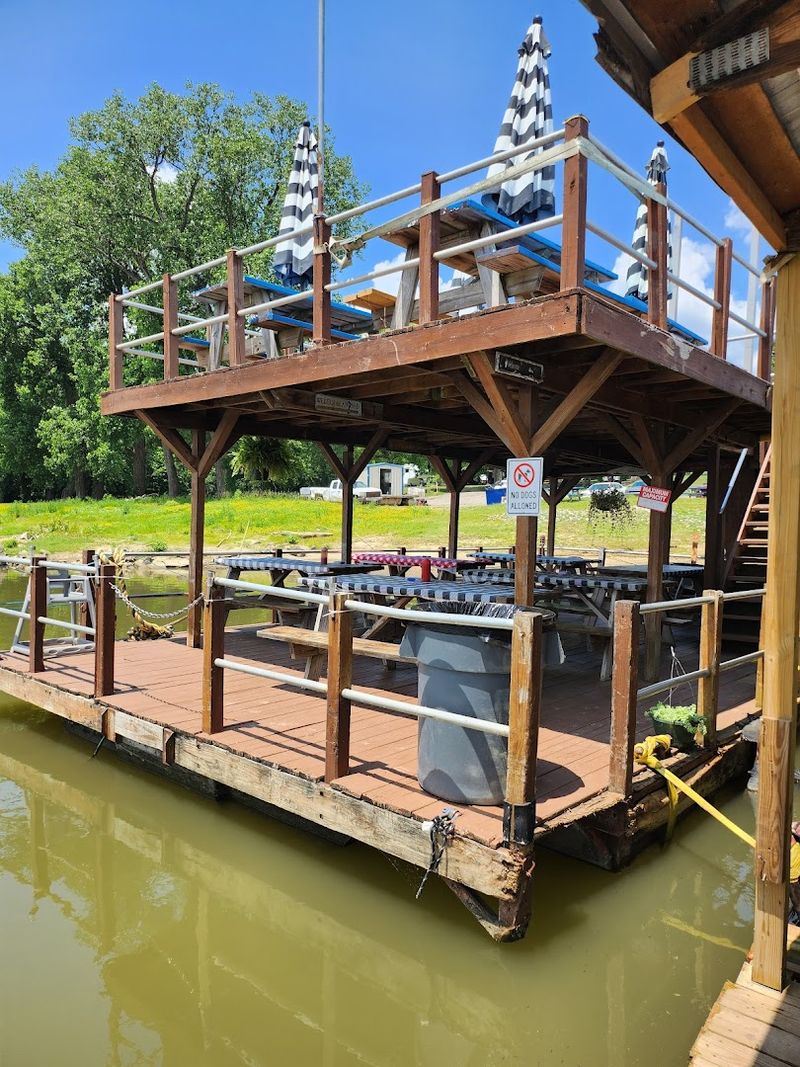 This Remote Southern Illinois Restaurant Is Totally Worth The Long Drive This Spring