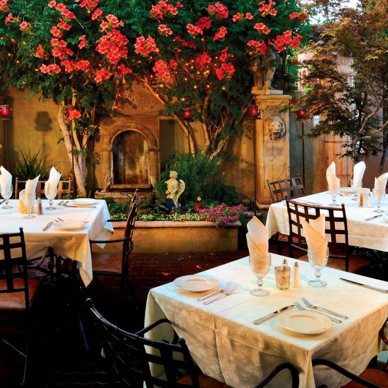 Villa-Themed Decor That Transports You Straight to Italy