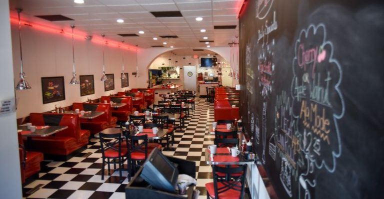 This Retro Spot In Erie, Pennsylvania Serves Giant Pancakes, Amazing Sandwiches, And A 1950s Vibe You’ll Love