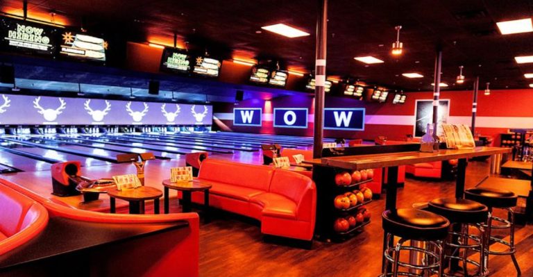This Retro-Style Bowling Alley In Arizona Will Transport You Back To The 1950s