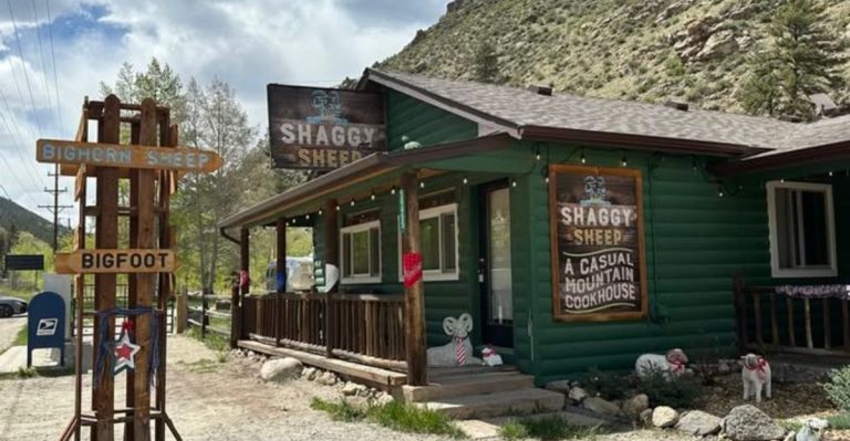 This Roadside Grill Serves Colorado’s Juiciest Bison Burger