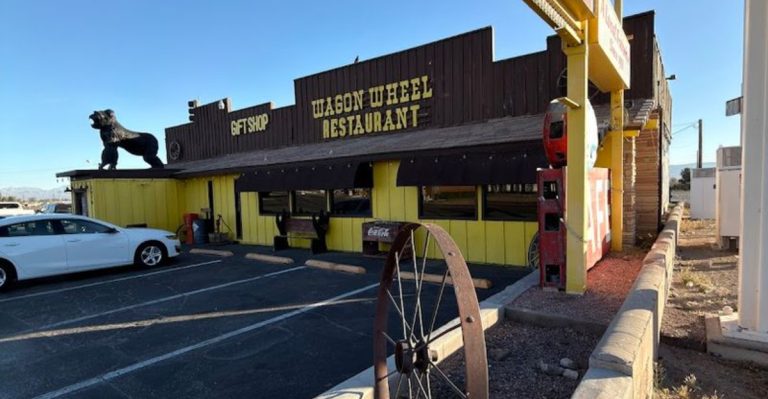 This Route 66 California Diner Serves Mouthwatering Burgers Worth The Drive