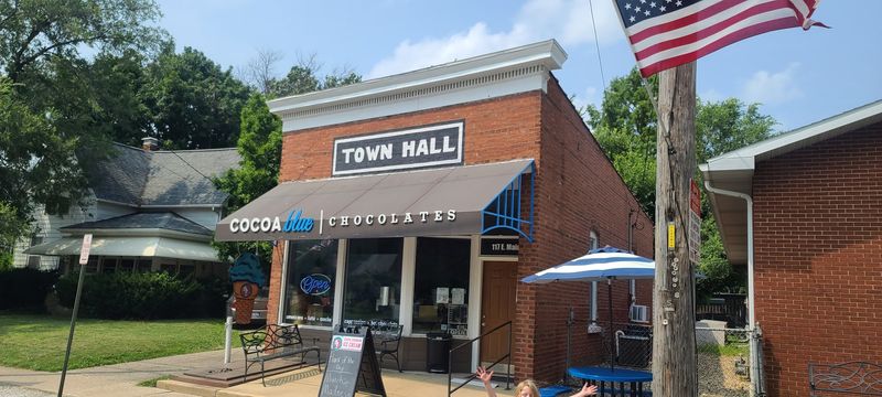 A Charming Small-Town Location With Big Sweet Energy