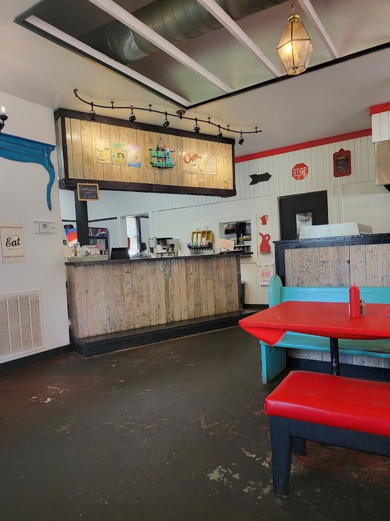 This Small-Town Cafe Makes Summer Taste Sweeter This Small-Town Cafe Makes Summer Taste Sweeter