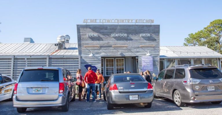This South Carolina Lowcountry Café Sells Out Of Shrimp And Grits Every Night