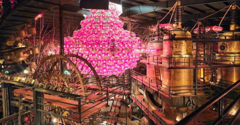 This Strange Wisconsin House Feels Like A Museum, A Dream, And A Roadside Fever Trip All At Once