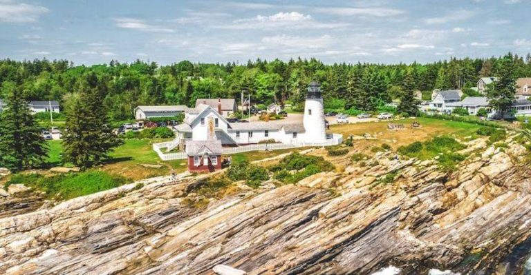 This Stunning Maine Lighthouse Sits On A Cliff That Feels Like The Edge Of The World
