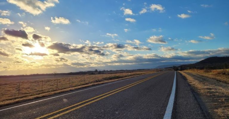 This Stunning Mountain Drive In Arkansas Feels Like A Dream Getaway