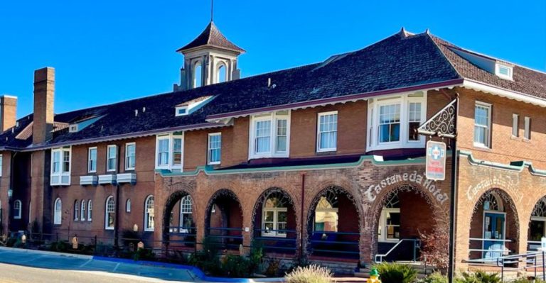 This Stunning New Mexico Town Looks Straight Out Of A Hallmark Film