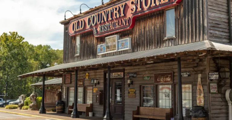 This Tennessee All-You-Can-Eat Buffet Is Worth A Fall Road Trip