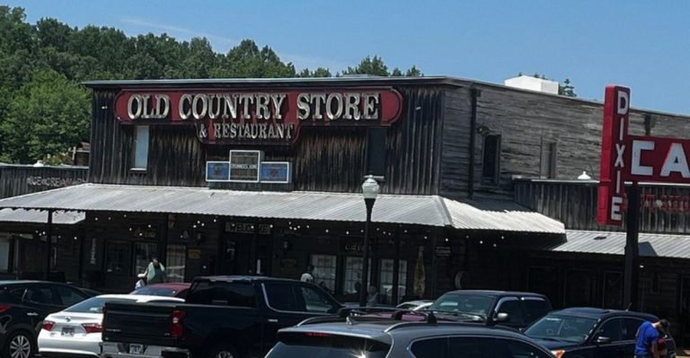 This Tennessee Buffet Is So Good, Locals Say The Drive Is Worth It