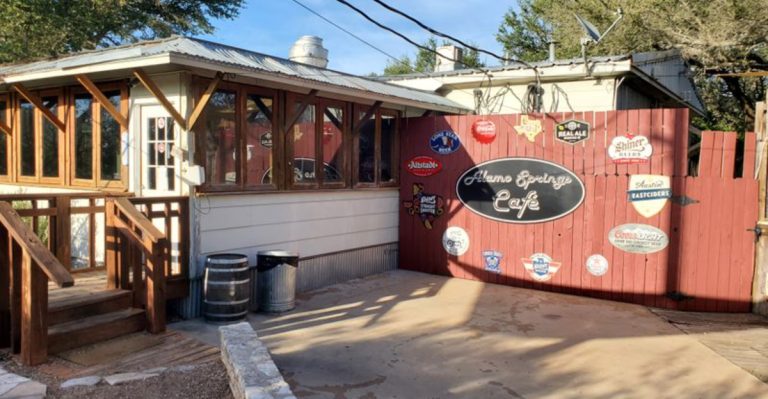 This Texas Roadside Grill Serves Burgers That Taste Like 1970
