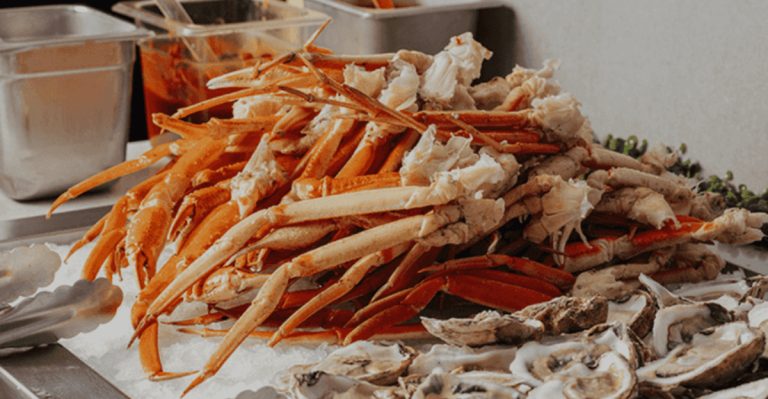 This Texas Seafood Buffet Serves Crab Platters Exactly The Way Locals Remember