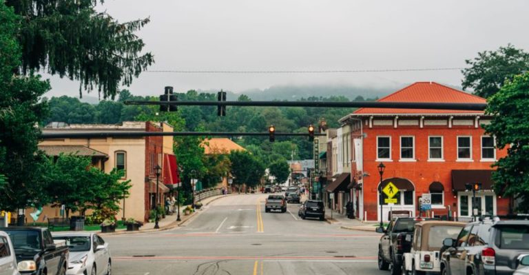 This Tiny North Carolina Mountain Village Is The Peaceful Escape Everyone Needs