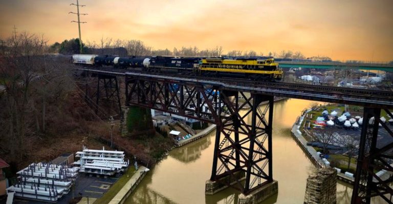 This Tiny Ohio Town Feels Like A Secret Spot For Train Lovers And Vintage Vibes