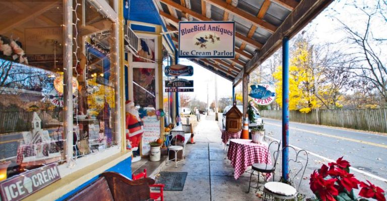 This Tiny Town In Tennessee Has A Main Street Everyone Should See