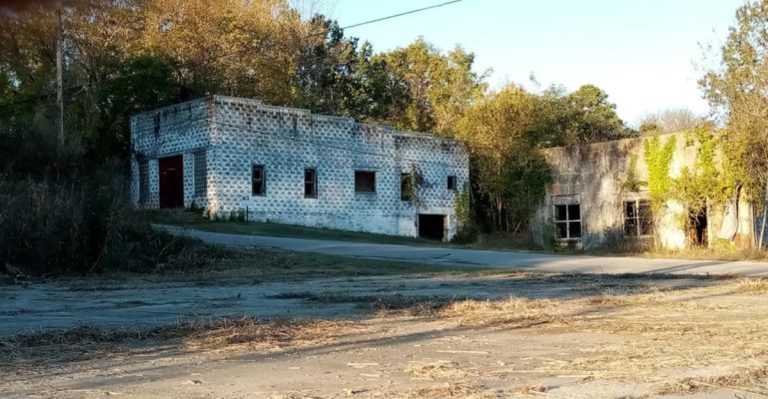 This Tucked-Away Ghost Town In Arkansas Feels Like It’s From A Forgotten Era