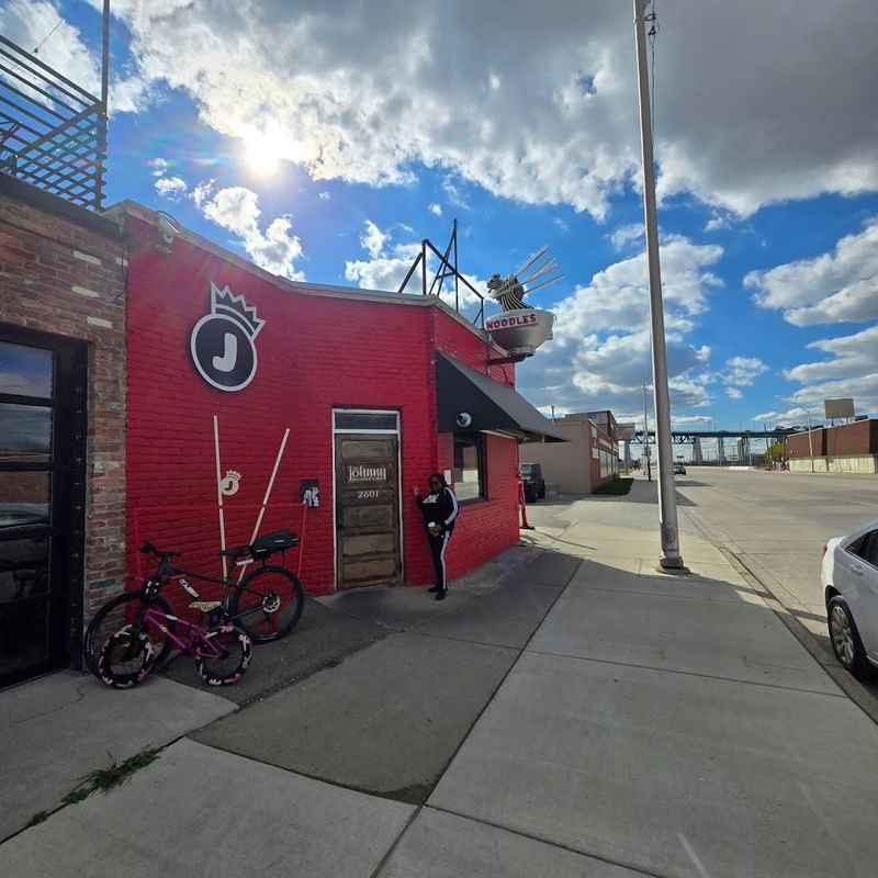 Find The Building With Bridge Views