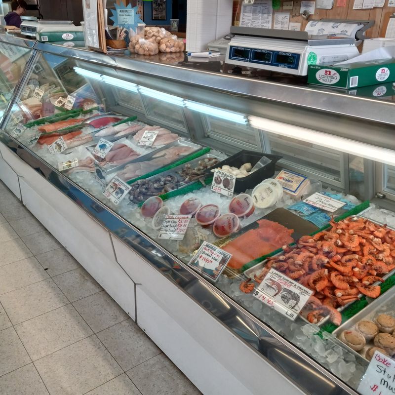 Fresh Fish Market Meets Restaurant