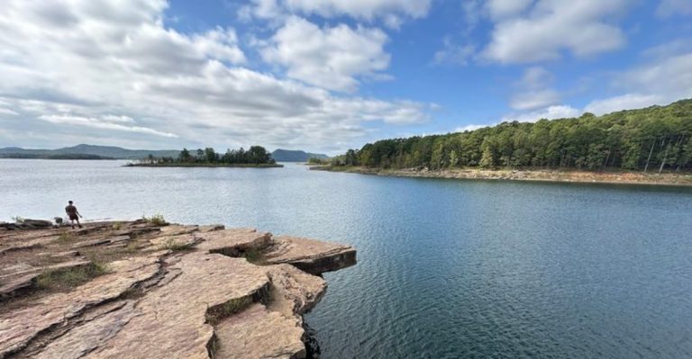 This Under-the-Radar Arkansas Waterfront Town Is A Quiet Retreat, And It’s Perfect For Visiting This April