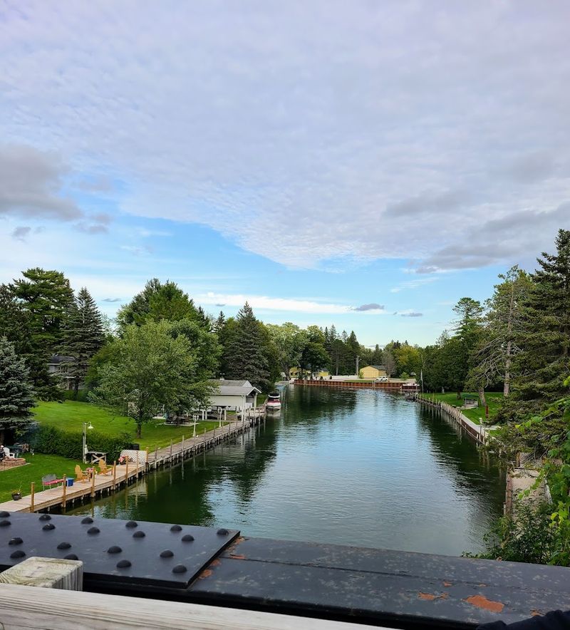 The Inland Waterway, From Lake To Lake