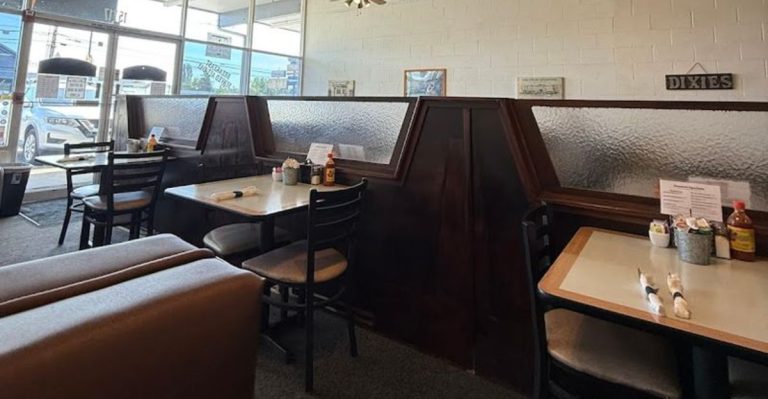 This Unfussy Washington Cafe Serves Strawberry Rhubarb Pies You Will Not Forget