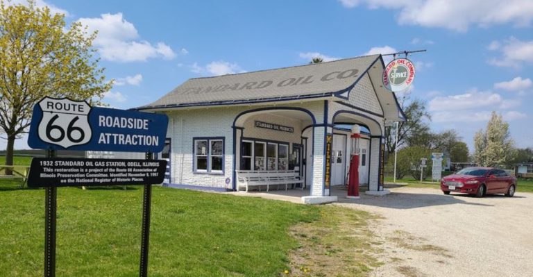 This Vintage Illinois Gas Station Feels Frozen In The 1930s