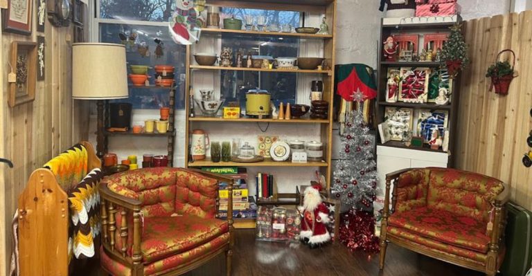 This Vintage Store In Pennsylvania Is A Treasure Trove You Can Easily Spend Hours Exploring