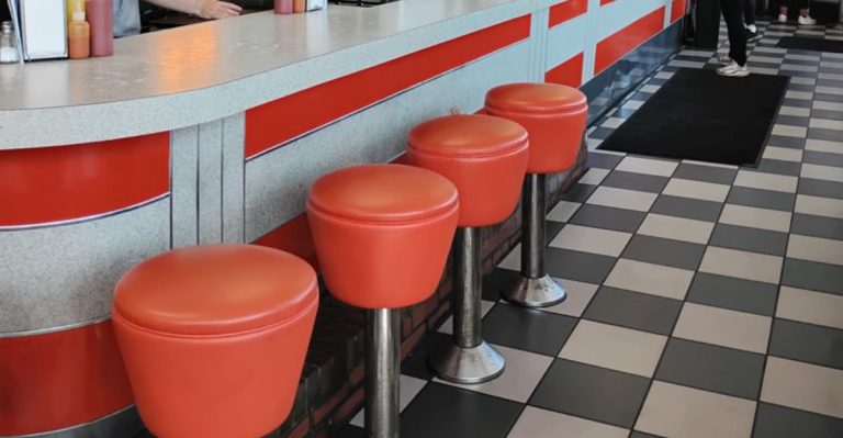 This Virginia Burger Joint Is So Tucked Away, Locals Say Its Double Cheeseburgers Are Pure Perfection