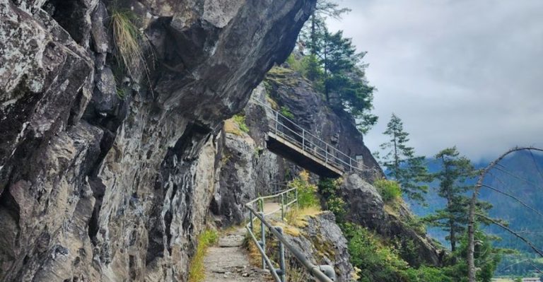 This Washington Hike Climbs Straight Up The Core Of An Ancient Volcano