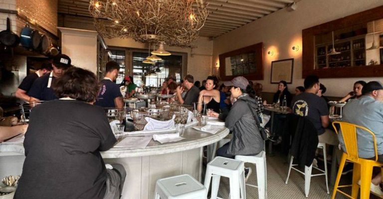 This Washington Restaurant Is So Popular, Locals Swear The Hours-Long Wait Is Tradition