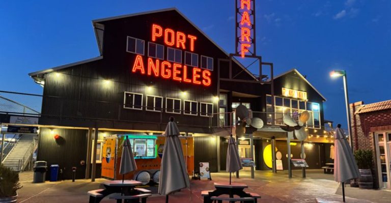 This Washington Waterfront Ice Cream Cabin Serves Treats Rain or Shine, Which Locals Love