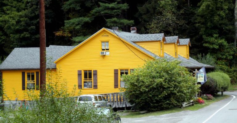 This West Virginia Mountain Town Is So Quiet, Even Locals Go There to Unplug