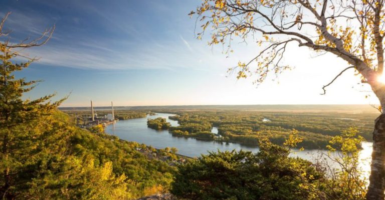 This Wisconsin River Town Feels Like A Step Back Into A Simpler Era