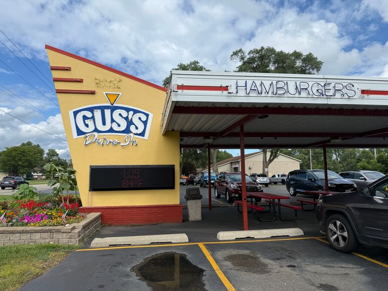 Rolling up to Gus's: First Bite, Instant Throwback