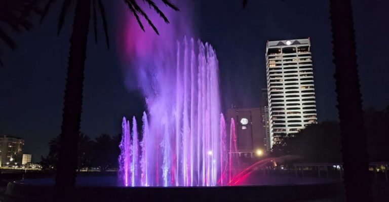 This World-Famous Fountain In Florida Is The Coolest Thing You’ll Ever See For Free