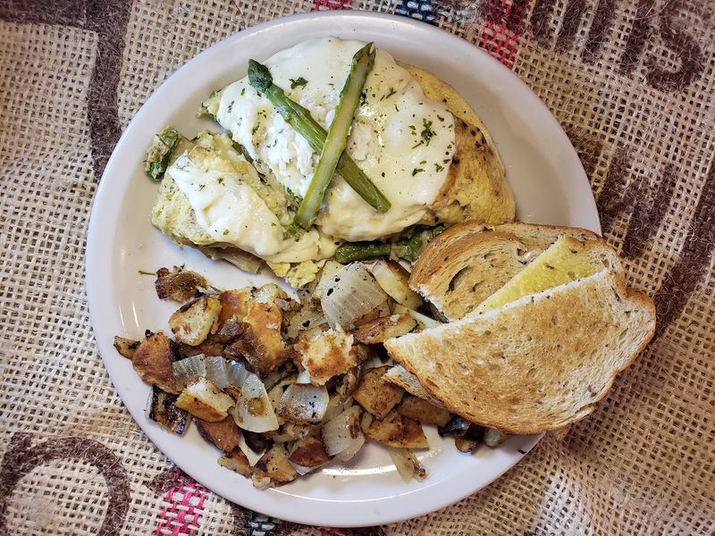 Those Famous Omelets Will Test Your Plate Size