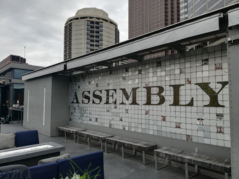 Easy Reservation and Contact Options