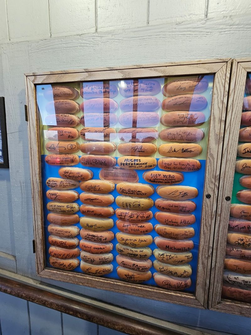 Thousands Of Famous Buns Are Watching You Eat Thousands Of Famous Buns Are Watching You Eat