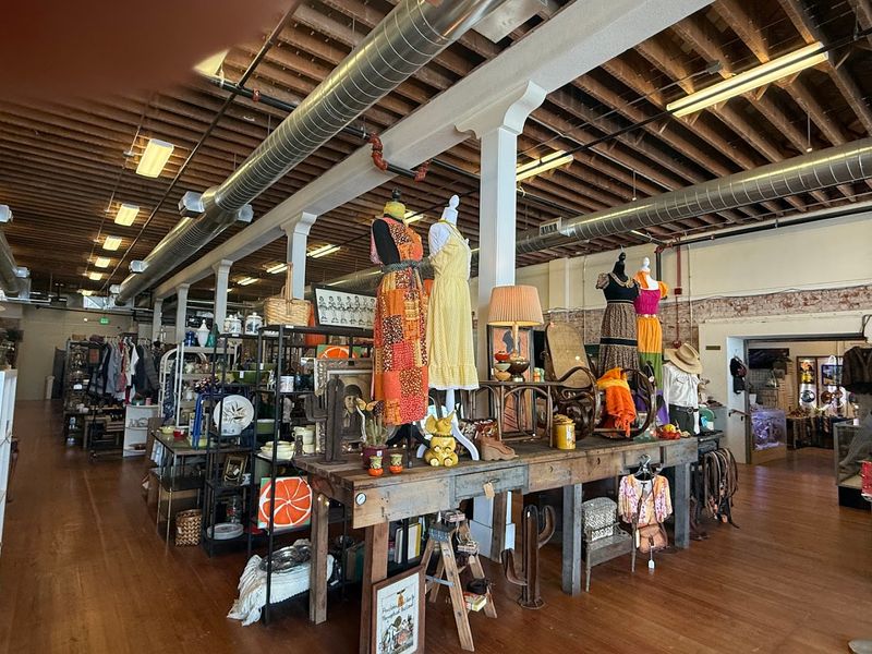 The Vendor Community Behind The Finds