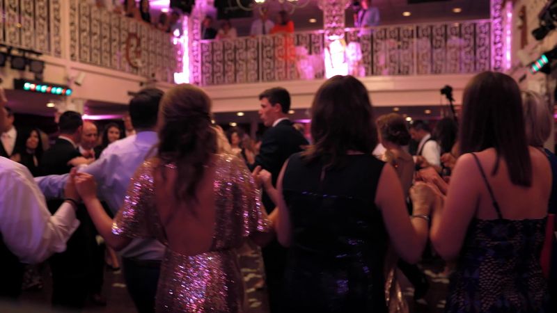 Live Entertainment That Moves You