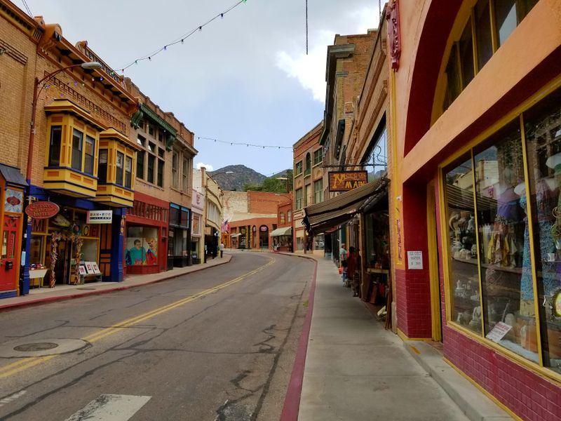 Old Bisbee Downtown: Shopping And Strolling Paradise