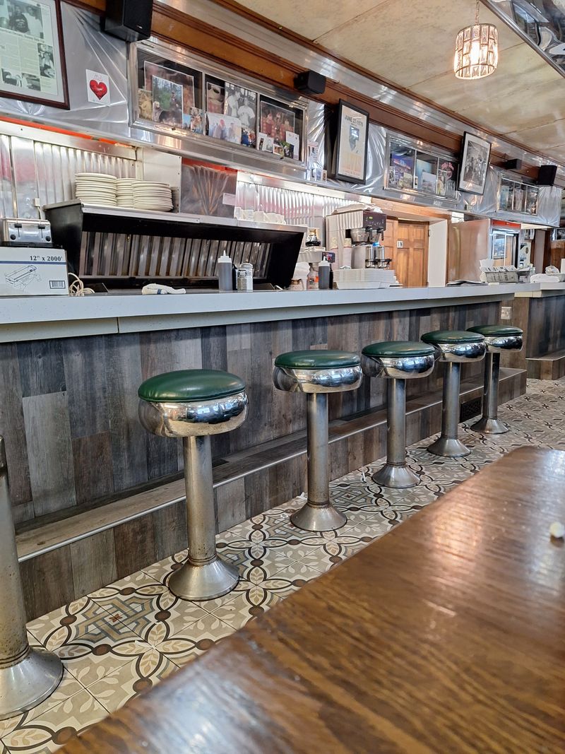 Tilly’s Diner, Monticello
