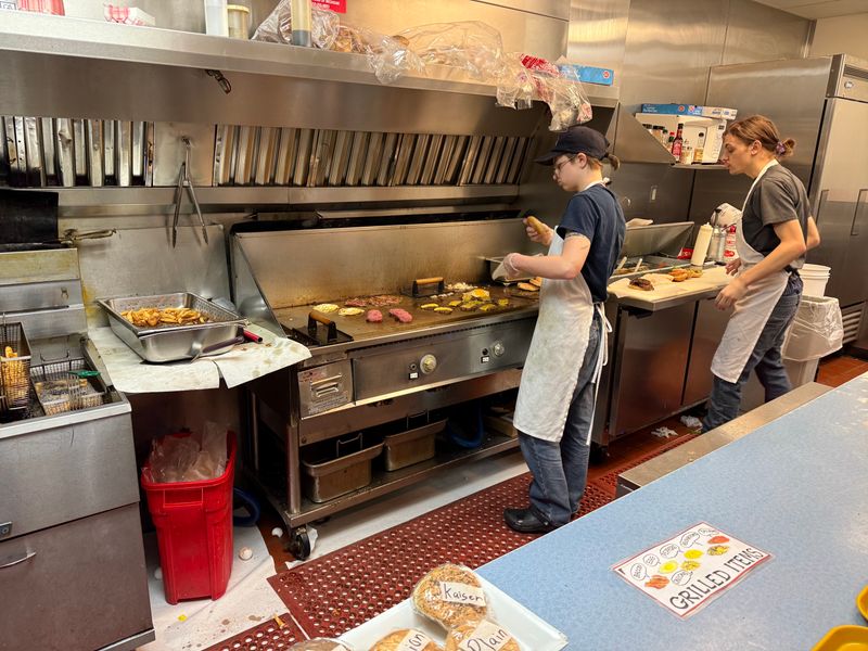 Order Flow Mastery From Grill To Cold Toppings