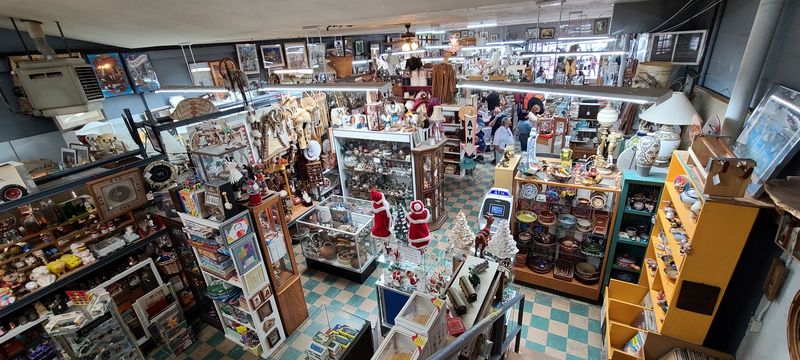 Timeless Elegance Antiques & Collectibles, Yuma
